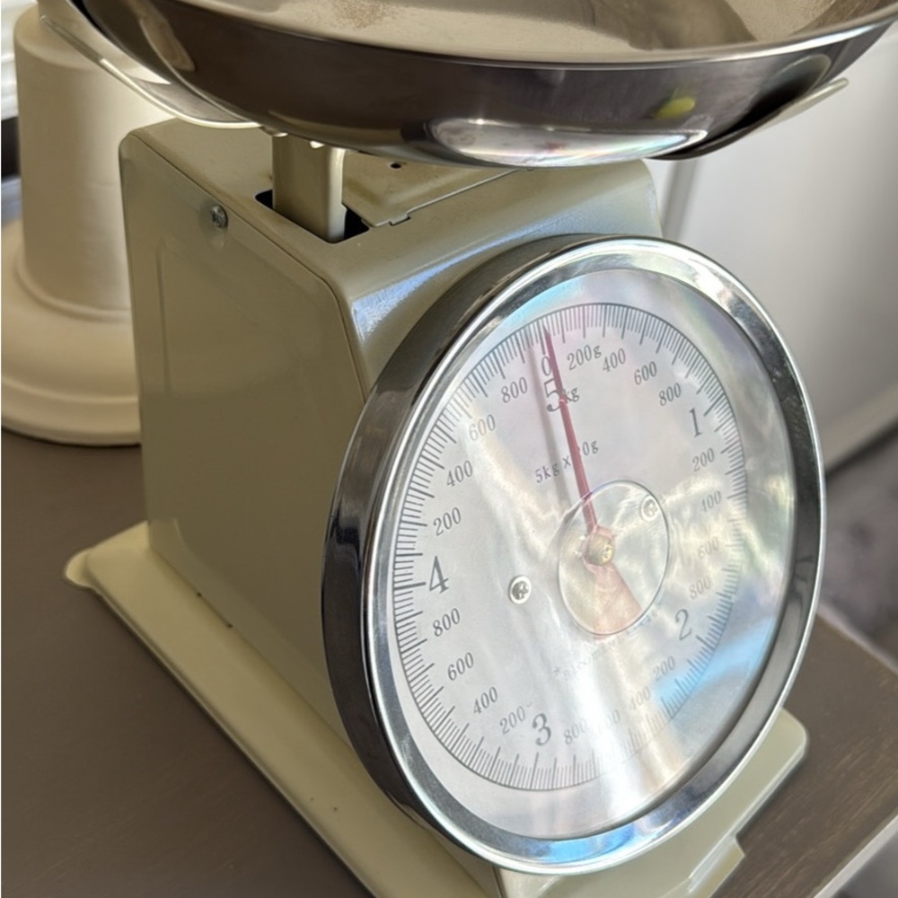 Cream Kitchen Scale - Picture 2 of 2
